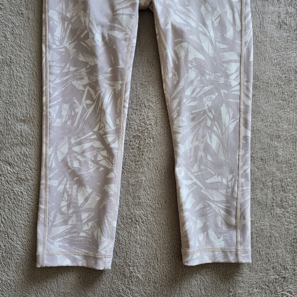 Lululemon Wunder Under Crop 21" Shadow Leaf Light Ivory Muse/Light Ivory Size 6 - Picture 4 of 11